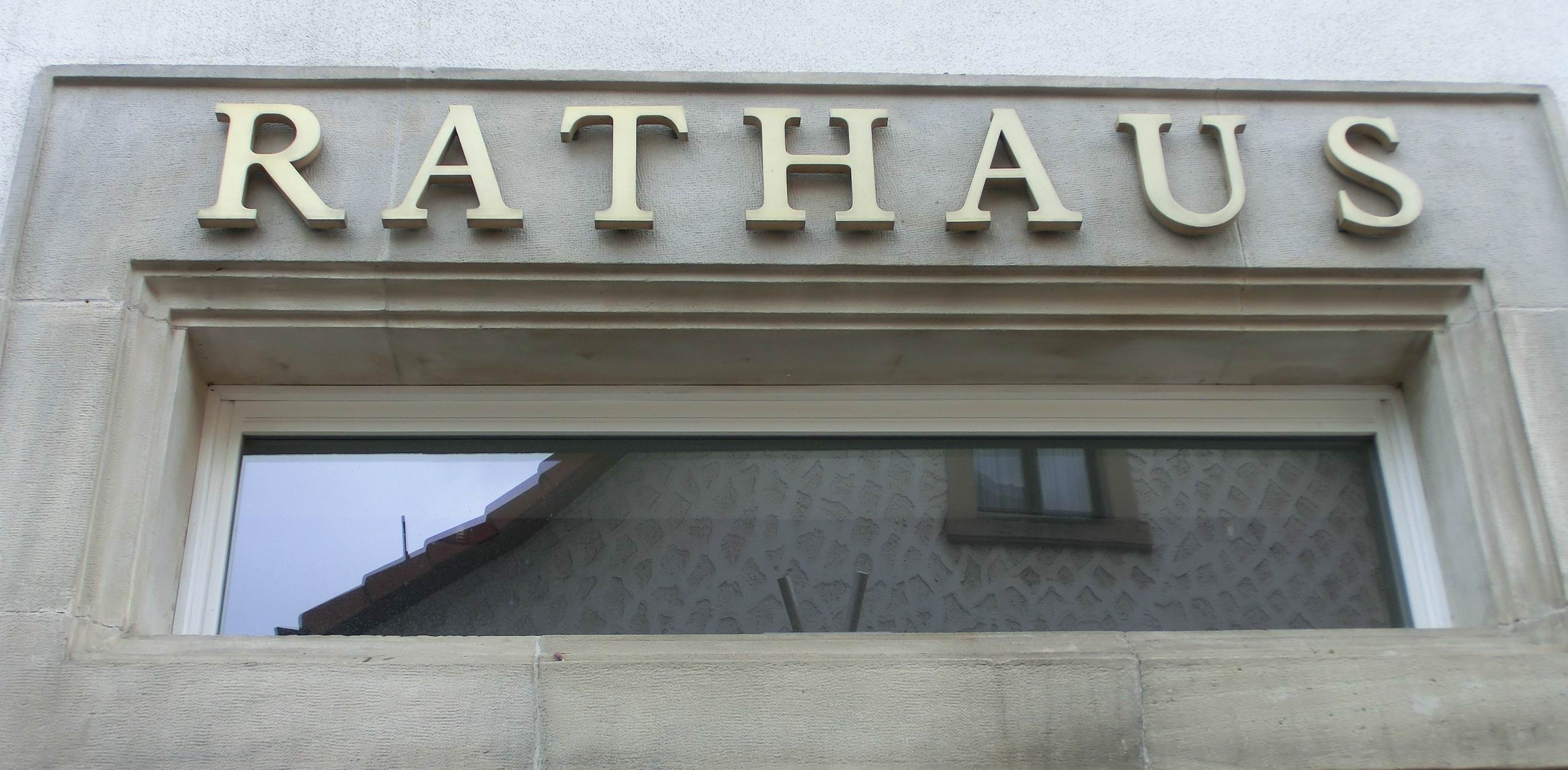 Rathaus - Schriftzug