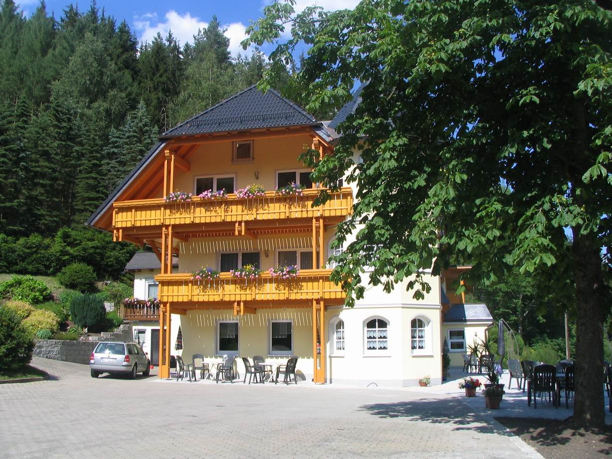 Waldgasthof Lorchenmühle_Terrasse2.jpg